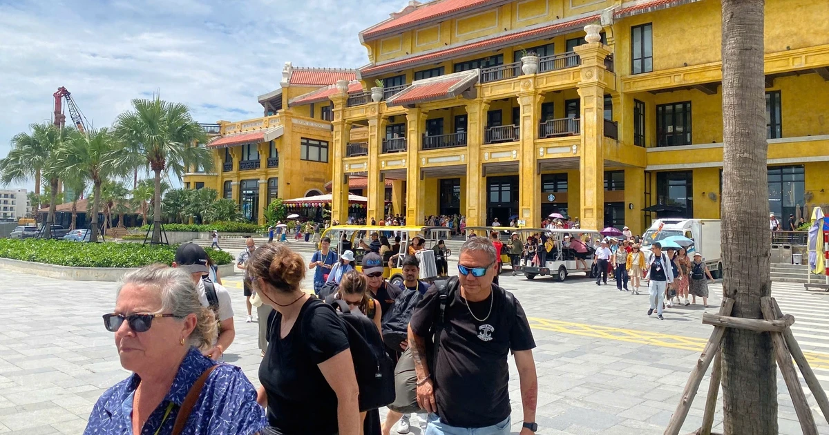 Lý do khách ngoại 'áp đảo' khách nội ở vịnh Hạ Long