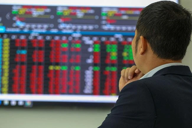 VN-Index thủng mốc 1.900 điểm, khối ngoại xả mạnh cổ phiếu trụ