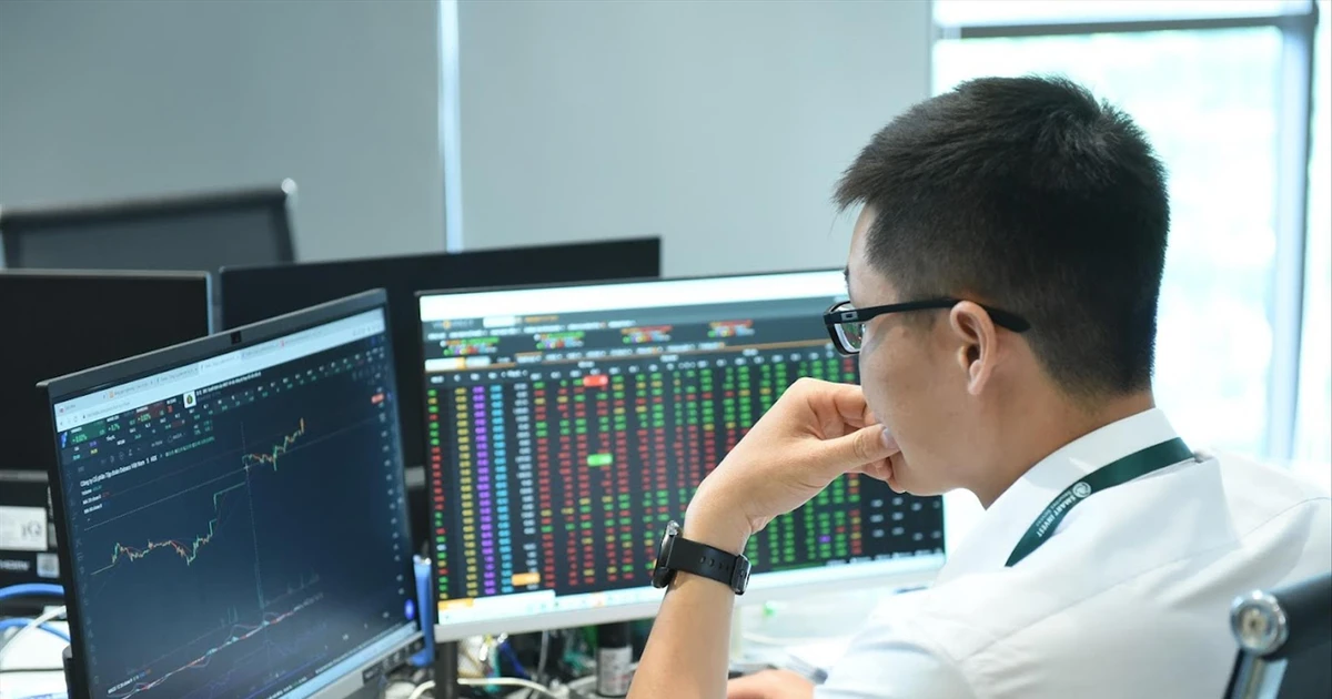 VN-Index vượt 1.700 điểm, tài khoản nhiều nhà đầu tư vẫn đi lùi