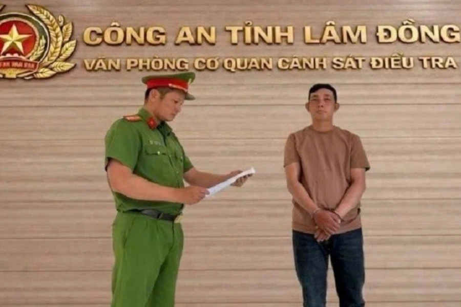 Bắt cựu nhân viên ngân hàng lừa khách hàng gần 1,7 tỷ đồng