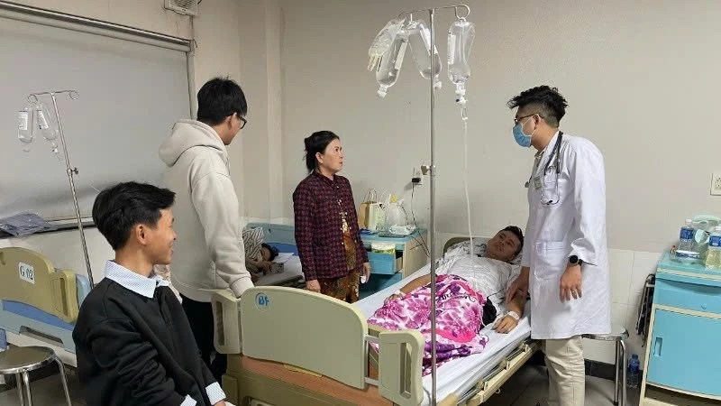 Xử phạt gần 100 triệu đồng chủ xe bánh mì khiến hàng chục người ngộ độc thực phẩm