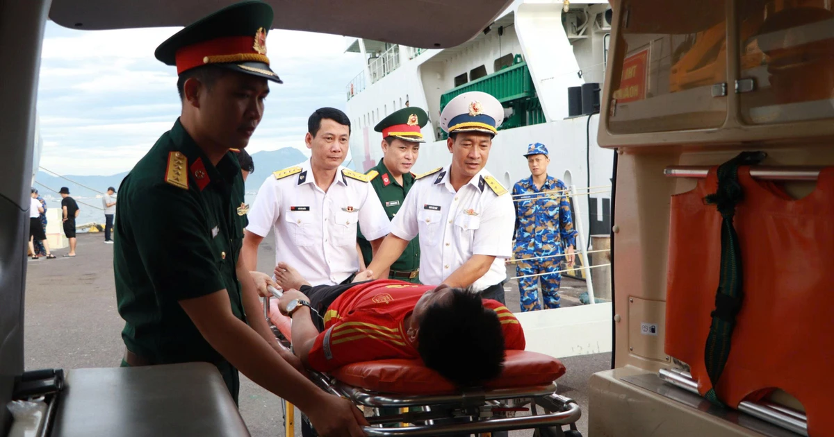 Bộ Tư lệnh Vùng 4 Hải quân kịp thời đưa ngư dân Lâm Đồng vào bờ điều trị