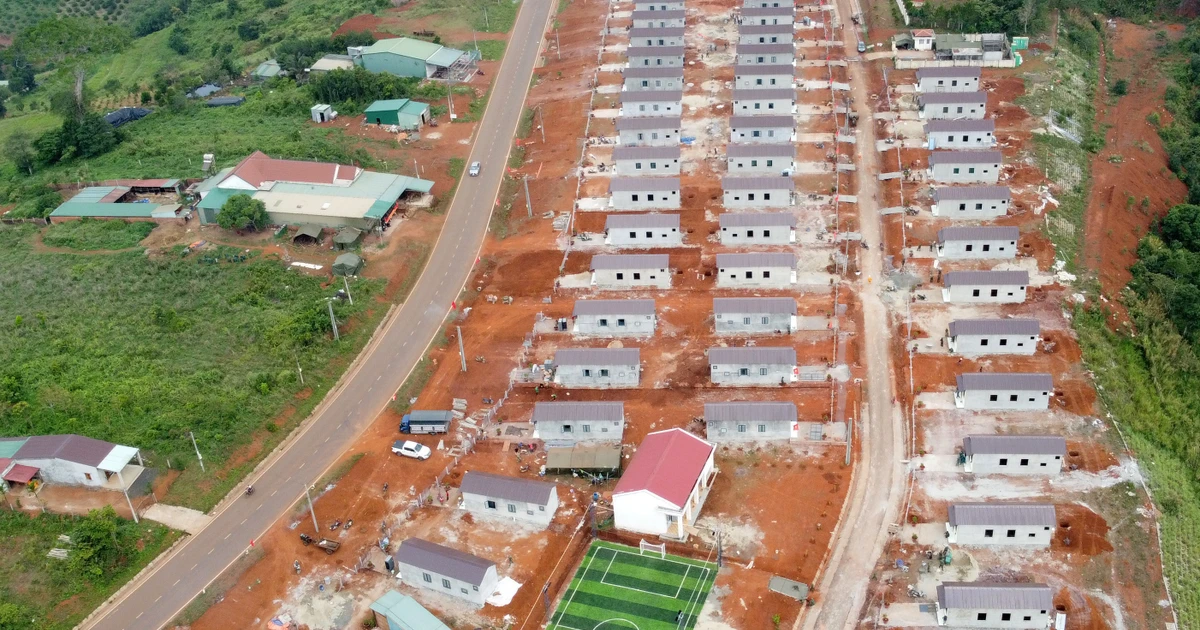 Trao 60 'cột mốc sống' cho người dân biên giới Lâm Đồng