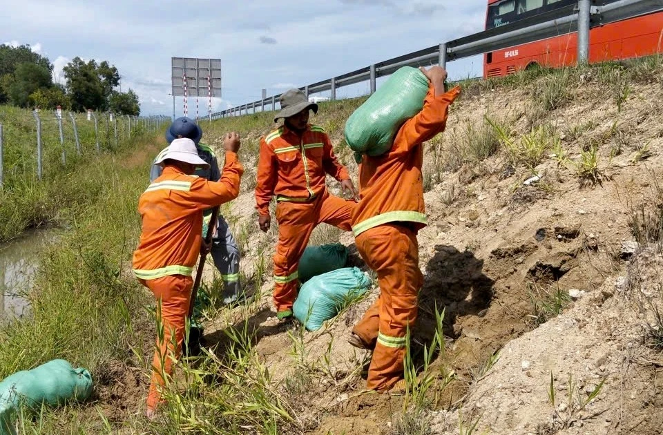 Bộ Xây dựng báo cáo tình hình xói lở trên cao tốc Vĩnh Hảo - Phan Thiết