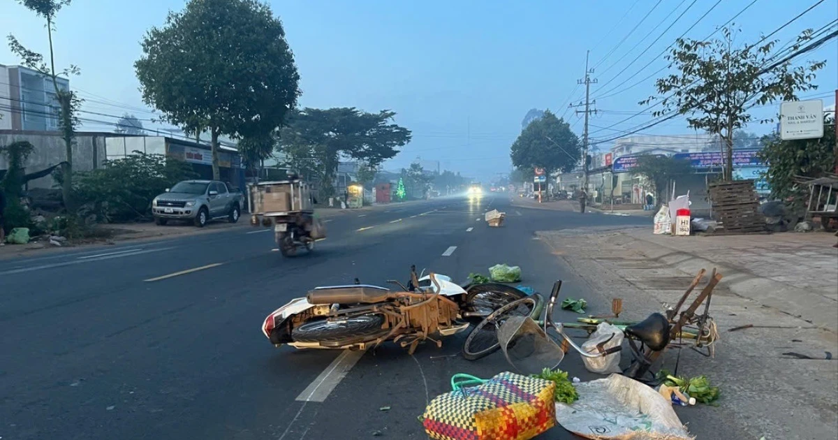 Va chạm với xe máy, một phụ nữ bán rau tử vong
