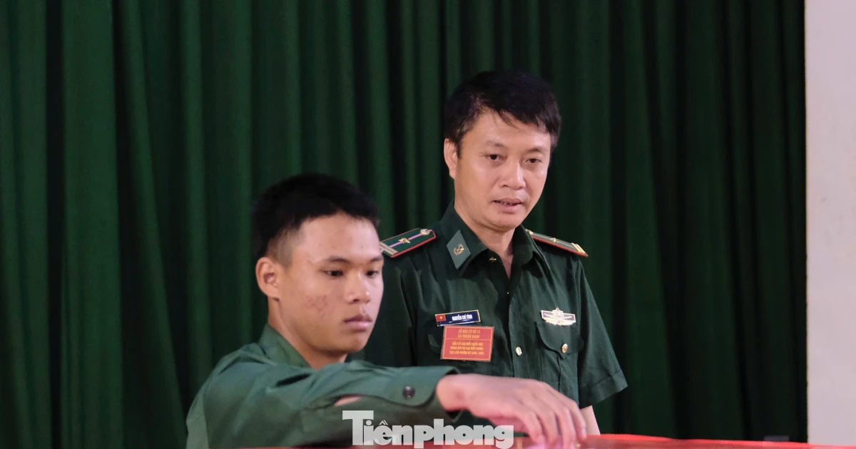 Hàng trăm cán bộ, chiến sỹ biên phòng bỏ phiếu bầu cử sớm