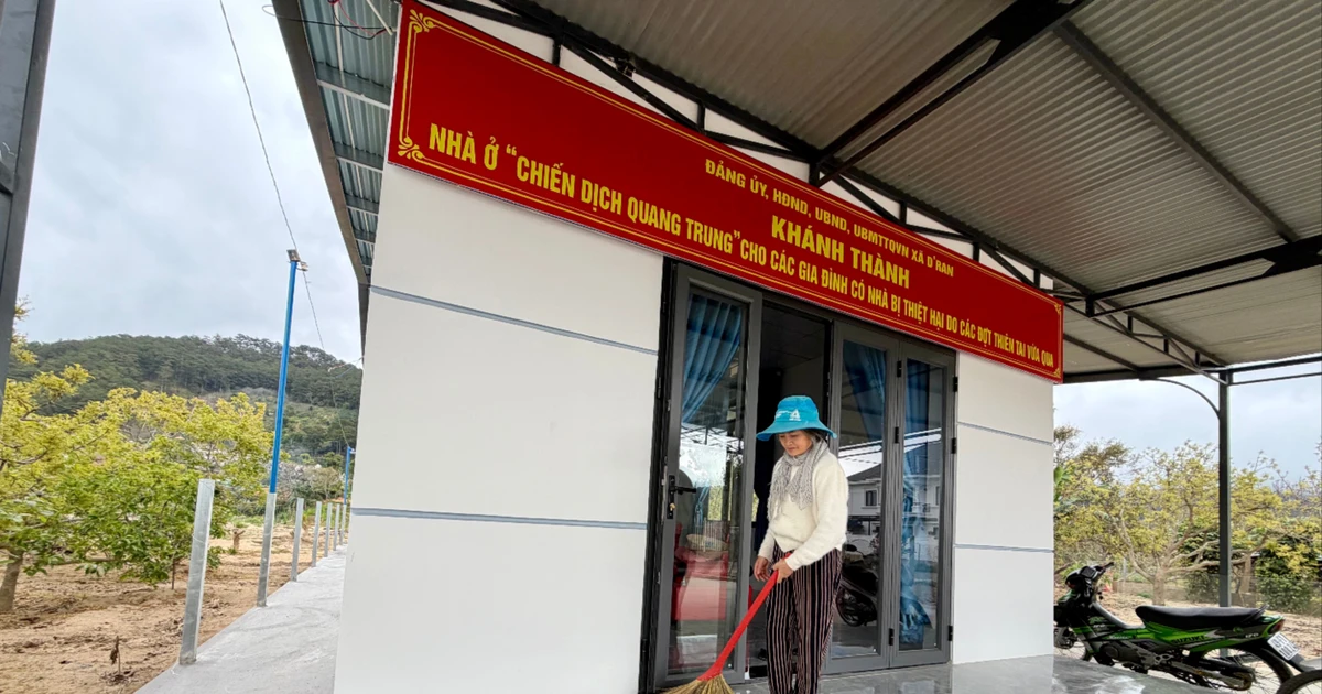 Người dân vùng lũ phấn khởi đón Tết trong ngôi nhà mới