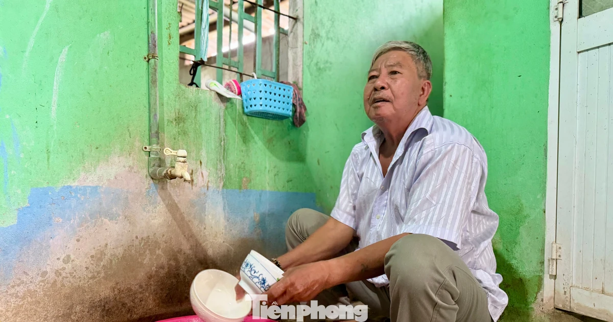 Không có tiền lắp ống nước, nhiều hộ dân buồn tủi với giếng khoan nhiễm phèn