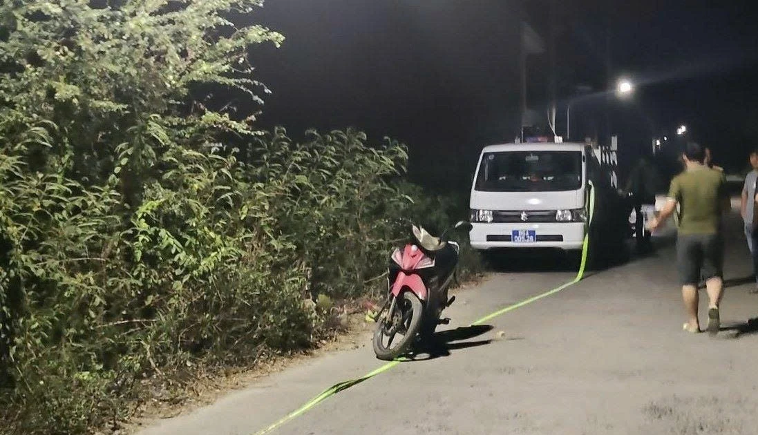 Phát hiện người đàn ông tử vong trong bụi cây ven đường