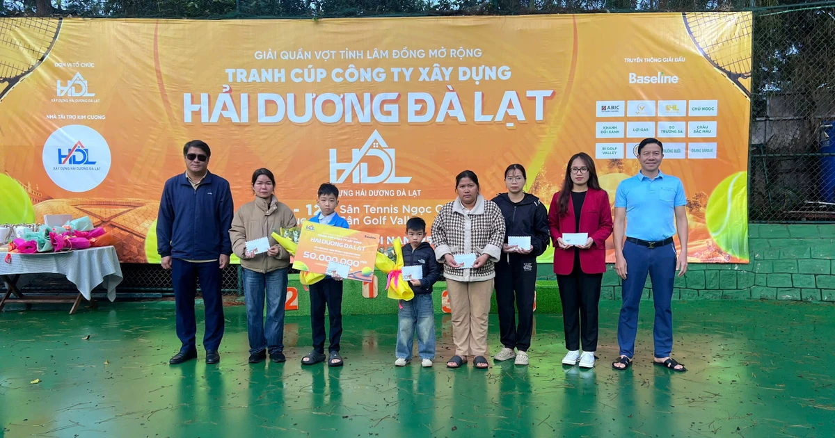 Giải quần vợt Lâm Đồng hỗ trợ 100 triệu đồng cho học sinh có hoàn cảnh khó khăn
