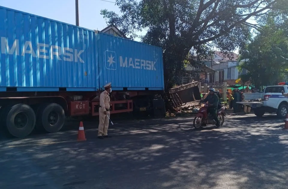 Vụ xe đầu kéo va chạm xe công nông: Thêm 1 người tử vong