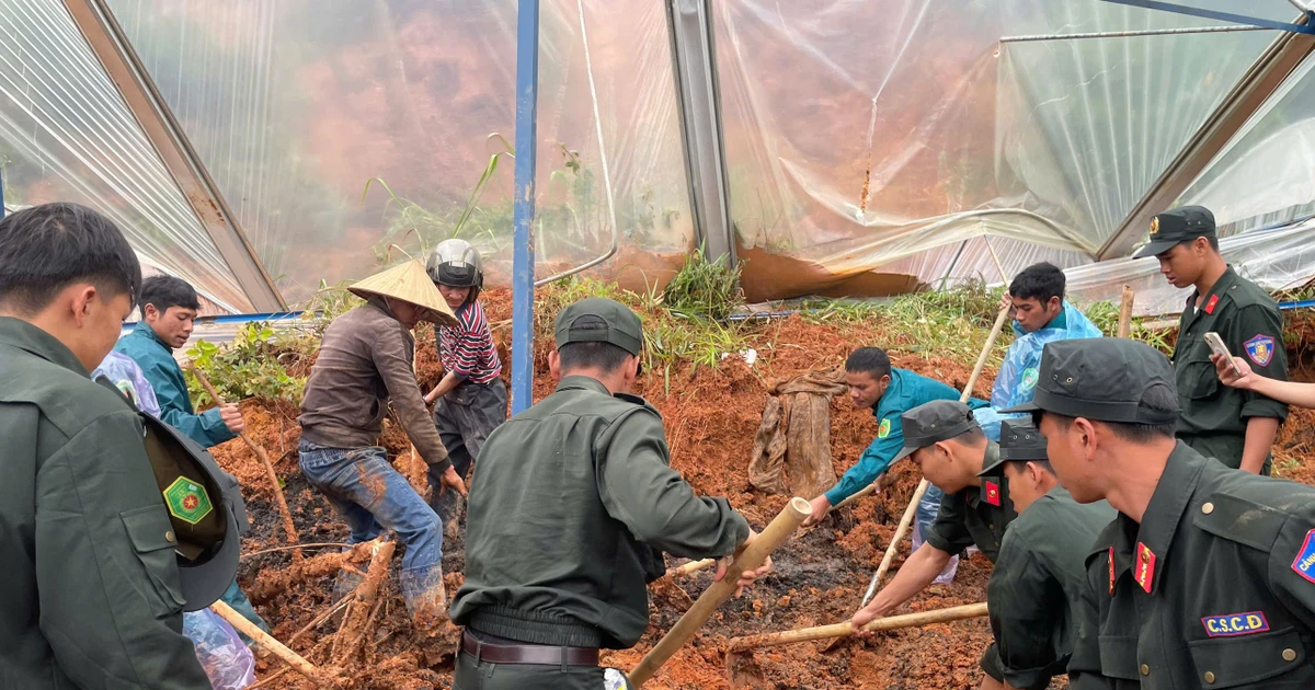 Tìm thấy người đàn ông bị đất đá vùi lấp tử vong khi làm vườn