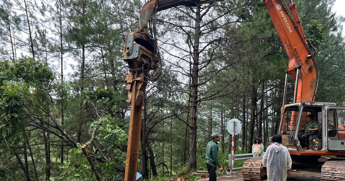 Khẩn cấp gia cố điểm sạt lở trên đèo Mimosa trong đêm