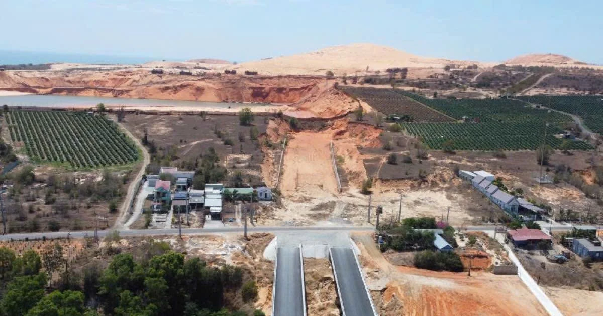 Thi công đường ven biển hơn 1.900 tỷ ở Lâm Đồng chậm tiến độ vì thiếu cát, vướng mặt bằng