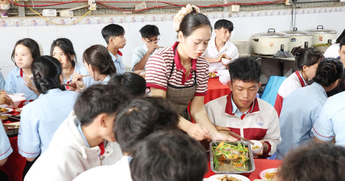 Sĩ tử vùng sâu Lâm Đồng được tiếp sức bữa cơm 0 đồng