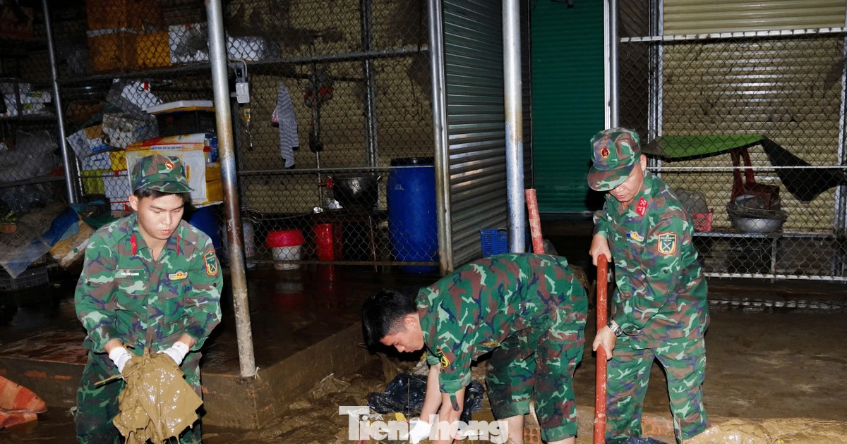 Bộ đội đến từng nhà dân