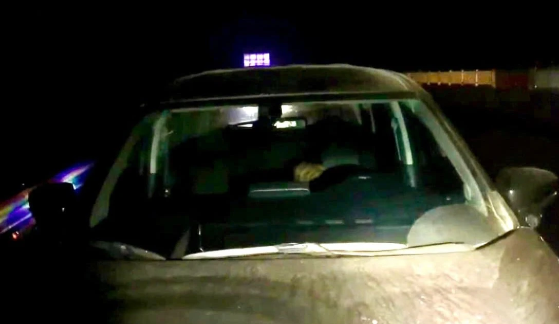 Xử lý tài xế dừng xe tại làn khẩn cấp trên cao tốc để... ngủ