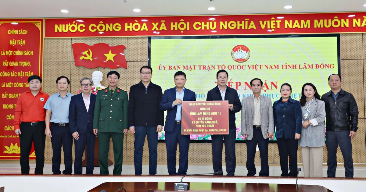 Lâm Đồng tiếp nhận 50 tỷ đồng và 30 tấn hàng hóa của tỉnh Quảng Ninh