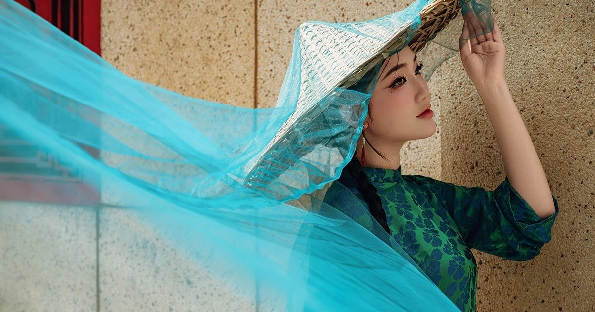 Từ cô bé làm thêm quán cà phê đến người mẫu ảnh đầy bản lĩnh