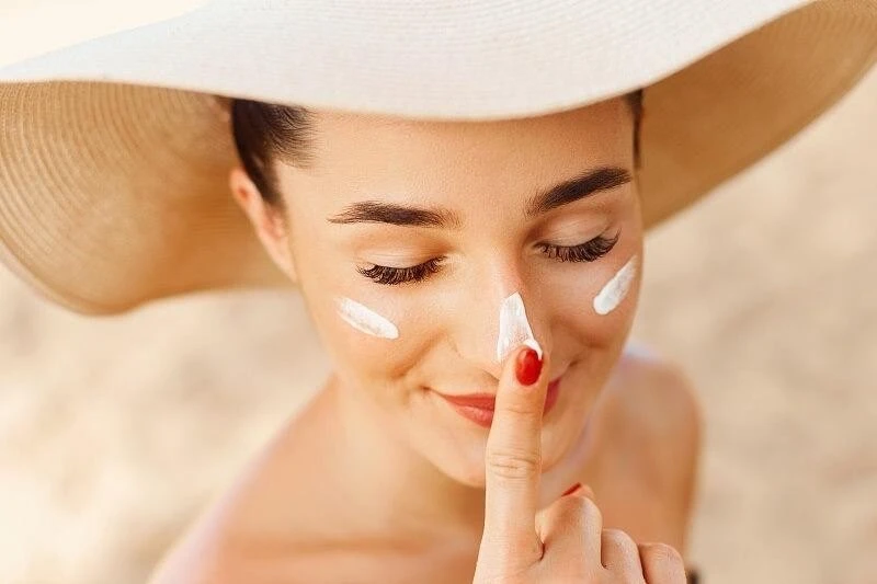Cảnh báo: Những sai lầm ‘kinh điển’ khi dùng kem chống nắng khiến làn da nhanh lão hóa