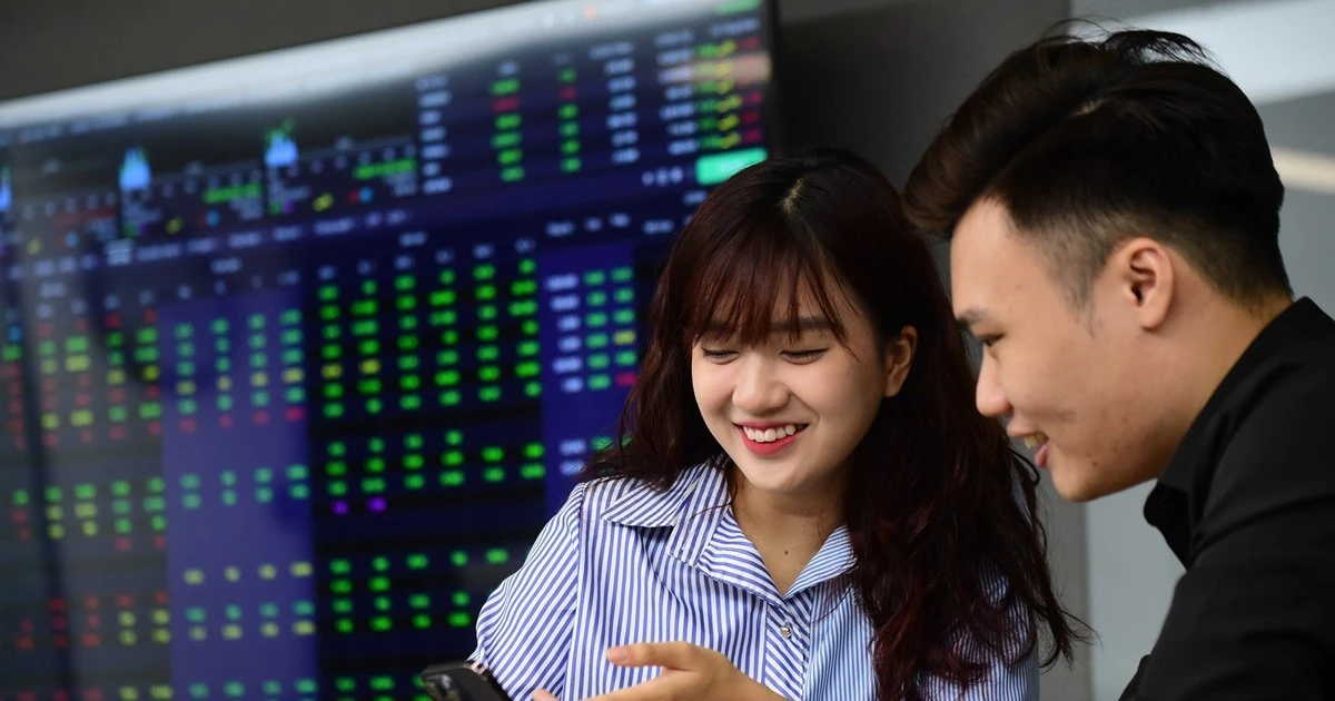 Thị trường chứng khoán 'rực rỡ pháo hoa' đón năm mới