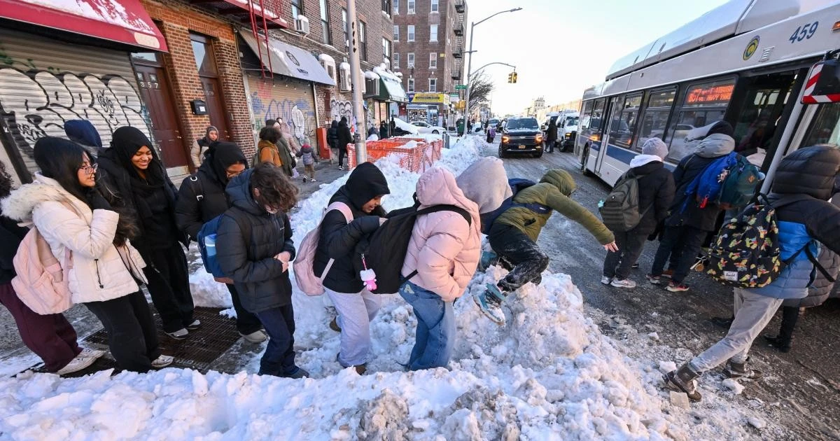 Bản TEEN quốc tế: 4500 teen biến trận bão tuyết kỷ lục thành "kỳ nghỉ trong mơ"