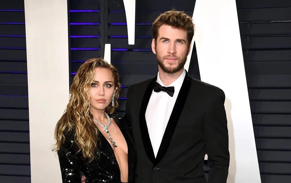 Liam Hemsworth nhắn tin mượn tiền Miley Cyrus ngay Valentine, thực hư thế nào?