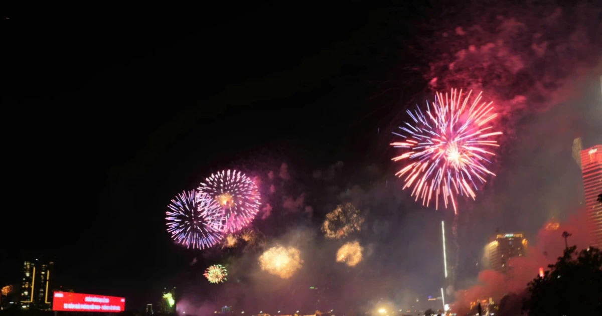 Đi xem pháo hoa lễ 30/4, người dân TPHCM cần lưu ý gì để tránh kẹt xe?