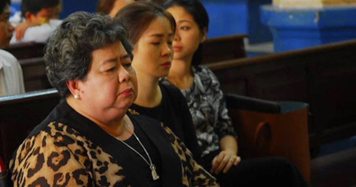 Diễn biến bất ngờ tại phiên xét xử vụ vay vốn sai quy định của chị em bà Hứa Thị Phấn