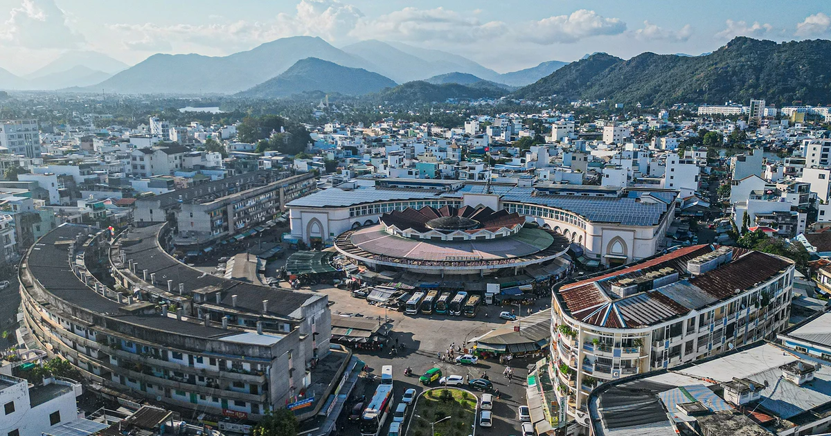 Độc đáo kiến trúc chợ hình hoa sen ở phố biển Khánh Hoà