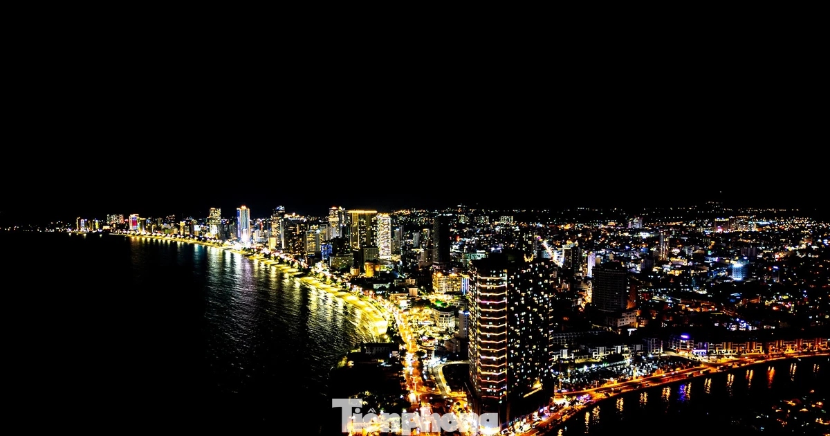 Vịnh biển lung linh ánh đèn trước thềm Tiền Phong Marathon 2026