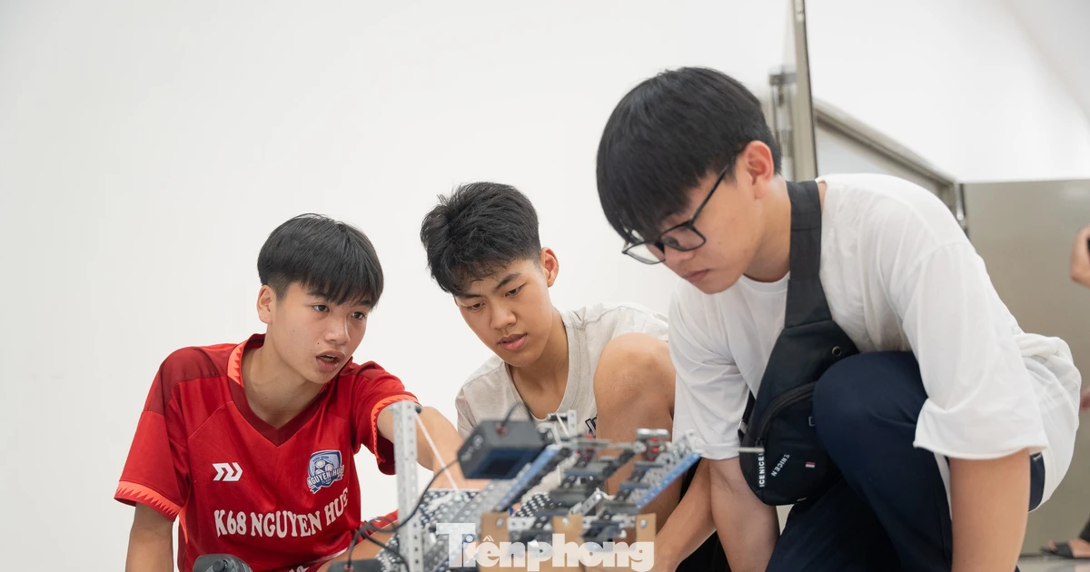Hàng nghìn thí sinh sẵn sàng, sân đấu VSAR hoàn thiện trước giờ khai cuộc