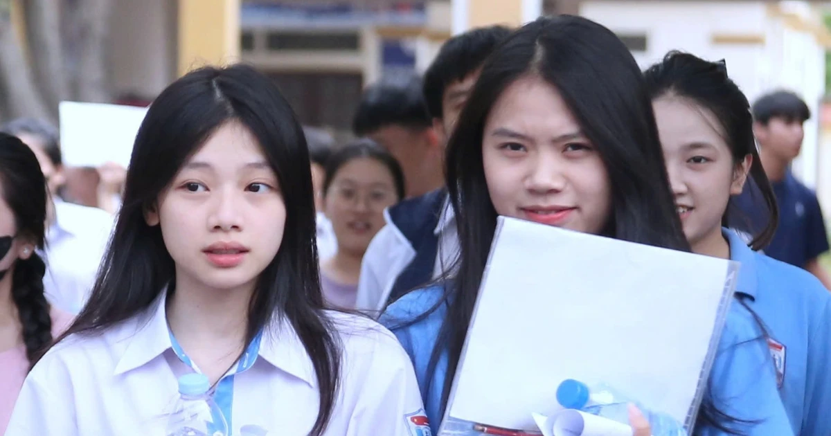 'Chiếc áo' một kỳ thi nhiều mục tiêu đã chật