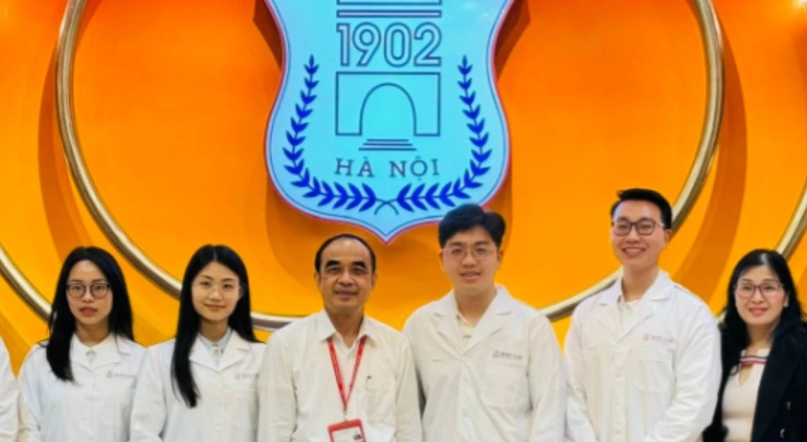 Quà 'đặc biệt' dịp 27/2 cho sinh viên Trường Đại học Y Hà Nội