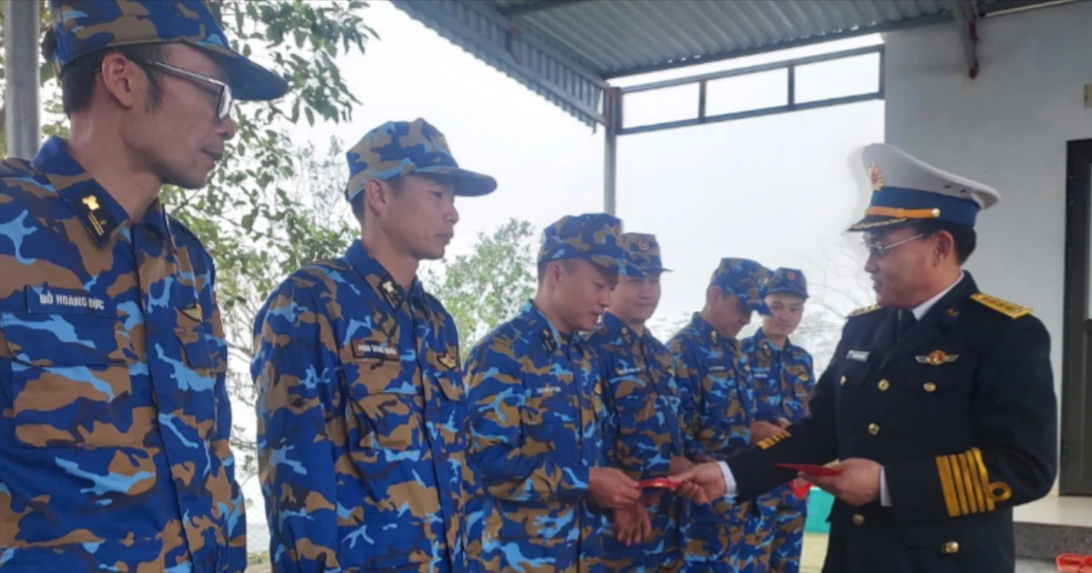 Tết của lính trẻ ở trạm ra đa cao nhất Vịnh Bắc Bộ