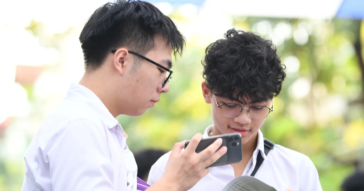Kỳ thi tốt nghiệp THPT 2 trong 1 'thất sủng', có nên níu kéo?