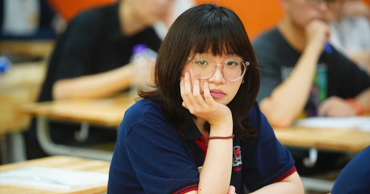 Kỳ thi hai trong một, đẩy gánh nặng lên vai học sinh?