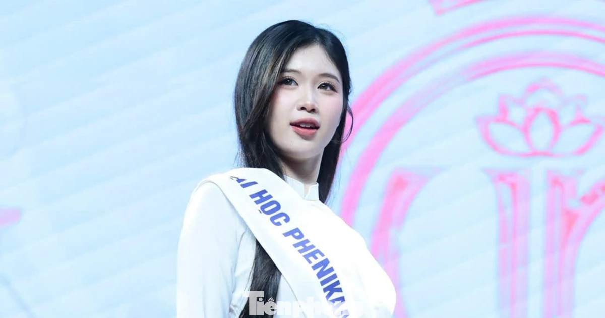 Nữ sinh catwalk cùng Á hậu Châu Anh, Vân Nhi