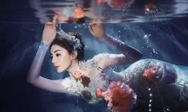 Địch Lệ Nhiệt Ba khiến khán giả 'nín thở' với tạo hình nàng tiên cá buổi dạ hội Tết Nguyên đán