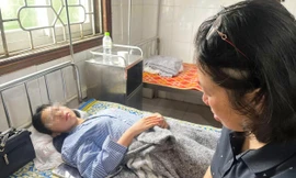 Nạn nhân vụ lật xe khách ở Hà Tĩnh: 'Mất bố rồi giờ mẹ cũng bỏ em đi'