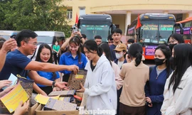 Ấm áp những 'chuyến xe 0 đồng' đưa sinh viên khó khăn ở Hà Tĩnh ra Hà Nội nhập học