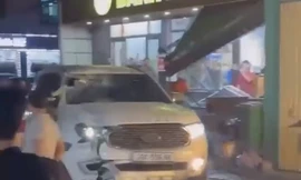 Làm rõ vụ xe 7 chỗ lao vào cửa hàng ăn rồi bỏ chạy khỏi hiện trường