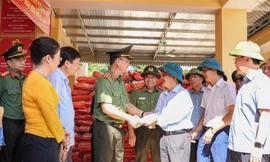 Xây hơn 500 căn nhà và trường học cho người dân vùng lũ Nghệ An
