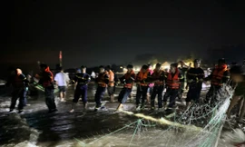 Nam sinh lớp 7 mất tích khi tắm biển trước giờ bão số 10 đổ bộ