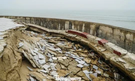 Bờ kè biển Hải Tiến bị xé toạc, cần 100 tỷ đồng để khắc phục