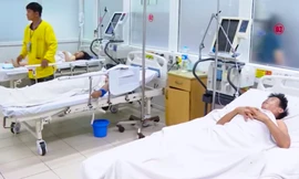 Tình trạng sức khỏe 6 nạn nhân vụ nghi ngộ độc rượu ngâm ở Nghệ An