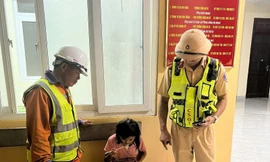 Bé gái 10 tuổi đi lạc vào cao tốc sau khi thăm bà ở bệnh viện 