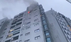 Cháy căn hộ chung cư vào rạng sáng, nhiều người dân hoảng hốt