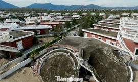 Tận thấy khu du lịch có hàng chục căn villa 'rách nát' do bão 