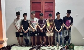 Bắt nhóm quái xế cầm kiếm gây rối đường phố, quay clip để câu like